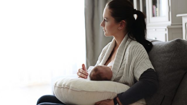 poduszka-do-karmienia-niemowlat-Poofi-1