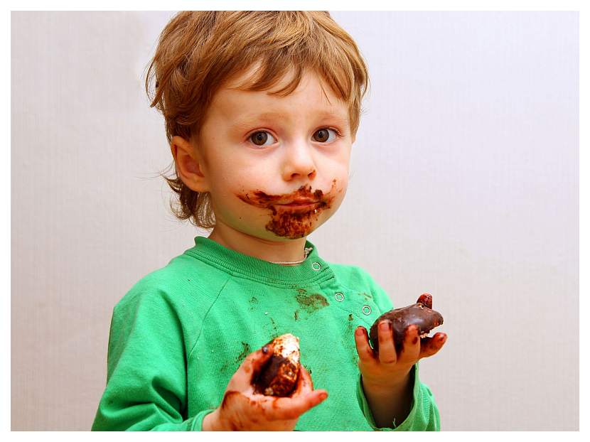 Poplamione mlekiem body, koszulki potraktowane zupą pomidorową, masłem i całą zawartością kanapki. Małe dzieci oznaczają duże obowiązki