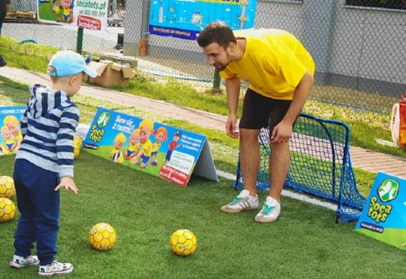 „Kreatywnie w szkole i po szkole” - ciekawy weekend dla najmłodszych Dziecko, LIFESTYLE - W najbliższy weekend (13 – 14 września) w białostockiej galerii Atrium Biała nadarzy się nie lada okazja aby wspólnie - rodzice i dzieci - spróbowali swoich sił w niepowtarzalnych zajęciach rozwijających sprawność ruchową maluchów - Socatots.