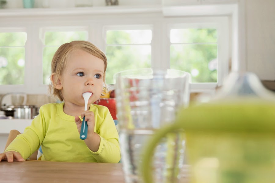 Boy_with_Fspoon_small