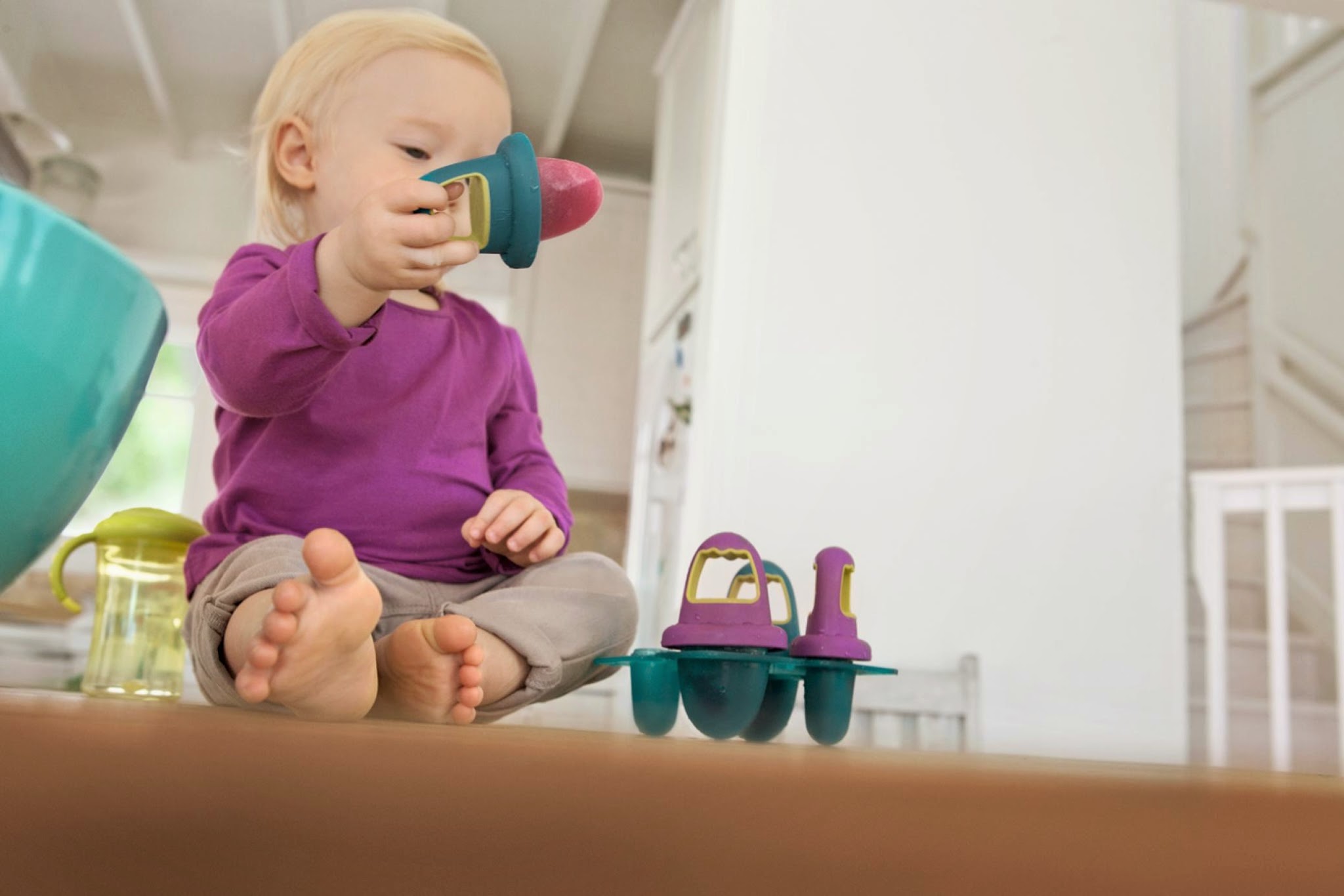 Dziewczynka_foremki_do_lodow