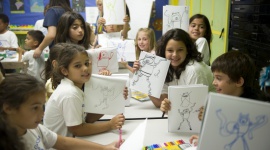 Rozpocznij lato ze „Studiem Wyobraźni Cartoon Network” Dziecko, LIFESTYLE - W pierwszy dzień wakacji, 27 czerwca w poniedziałek w Służewskim Domu Kultury w Warszawie w ramach akcji „Lato w mieście” odbędą się warsztaty „Studia Wyobraźni Cartoon Network”. Podczas twórczych zajęć dzieci poznają etapy powstawania kreskówek oraz stworzą własne projekty.