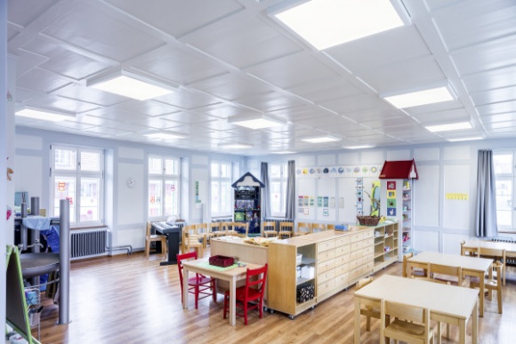 Jak zapewnić dziecku lepszy szkolny start? Dziecko, LIFESTYLE - Nie ma uniwersalnego przepisu na wychowanie szóstkowego ucznia. Wyniki badań naukowych wskazują jednak, jak dzięki nieskomplikowanym metodom sprawić, by edukacja była przyjemniejsza, prostsza i bardziej skuteczna.