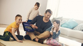 Wspólnie budujmy dziecięcy świat! Dziecko, LIFESTYLE - W oczekiwaniu na 40 Rodzinnych Miejsc Zabaw, marka NIVEA i Mateusz Kusznierewicz postanowili zainspirować rodziców do jakościowej zabawy w domu. Bo kto powiedział, że czas spędzony z „Podwórkiem NIVEA” musi skończyć się wraz zakończeniem lata?