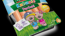 Nowe opakowanie, ten sam pyszny smak – parówki dla dzieci Kubusie Gzella Dziecko, LIFESTYLE - Firma Gzella dokłada wszelkich starań, by menu najmłodszych konsumentów było wartościowe. Dlatego jej sztandarowy produkt dedykowany dzieciom: parówki Kubusie, ma w składzie aż 72% mięsa z kurczaka i nowe kolorowe opakowanie.