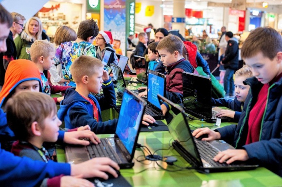 MyCraft i Cukierowo na Motor Show w Poznaniu! Dziecko, LIFESTYLE - Między czwartkiem a niedzielą (6-9 kwietnia) do Poznania przybędą tysiące fanów motoryzacji. Organizatorzy Motor Show Poznań 2017 przygotowali także coś dla najmłodszych – Strefę Dziecięcą MyCraft.