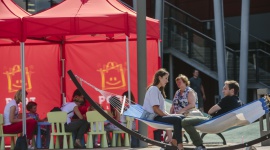 Port Łódź zaprasza dzieci do świata przygód (15 – 16 lipiec) Dziecko, LIFESTYLE - Wakacje w Porcie Łódź trwają w najlepsze, a wraz z nimi niezwykłe spotkania, warsztaty i atrakcje, dzięki którym najmłodsi mogą przenieść się w magiczny świat wyobraźni.
