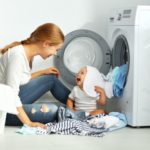 Noworodek w domu. Jak sprzątać i zadbać o zdrowie malucha?