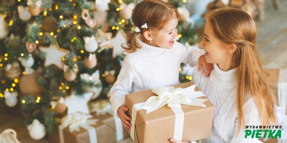 Jak wybrać wartościowy prezent dla malucha? Dziecko, LIFESTYLE - Każde dziecko z utęsknieniem czeka na podarunki, pozostawione pod świątecznym drzewkiem. Rodzice mają nie lada wyzwanie, by sprostać oczekiwaniom pociech i wśród tysięcy propozycji, znaleźć coś wartościowego. Co zrobić, by prezent gwiazdowy był trafionym wyborem?