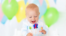 Uśmiech od ucha do ucha, czyli 1. urodziny malucha! Dziecko, LIFESTYLE - Organizując przyjęcie dla pociechy, warto zawczasu wszystko dokładnie przemyśleć – od listy gości, po poczęstunek i prezenty. Dzięki temu impreza urodzinowa będzie wspaniałym i wyjątkowym przeżyciem dla Juniora.