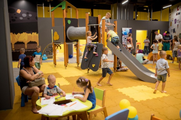 Ferie w Bytomiu - jakie atrakcje? Dziecko, LIFESTYLE - Bezpłatne lekcje języka angielskiego, przejażdżki darmową kolejką, rozrywka w amerykańskim stylu. Sprawdzamy, z których bytomskich atrakcji warto skorzystać w tegoroczne ferie.