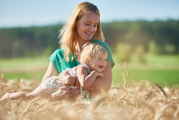 ABC komponowania diety maluszka Dziecko, LIFESTYLE - Organizm niemowlęcia i małego dziecka wyjątkowo intensywnie się rozwija. Właśnie dlatego tak istotna jest kolejność wprowadzania do diety malucha nowych smaków, a także jakość i bezpieczeństwo spożywanych przez dziecko produktów.