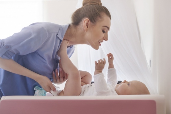 Rozwój dziecka – dlaczego warto rozmawiać o nim z pediatrą? Dziecko, LIFESTYLE - Dbając o odpowiednią dietę w czasie ciąży, a później prawidłowe żywienie niemowlęcia, mama może mieć trwały wpływ na zdrowie dziecka teraz i w jego dorosłym życiu. Należy pamiętać o wsparciu lekarza pediatry.