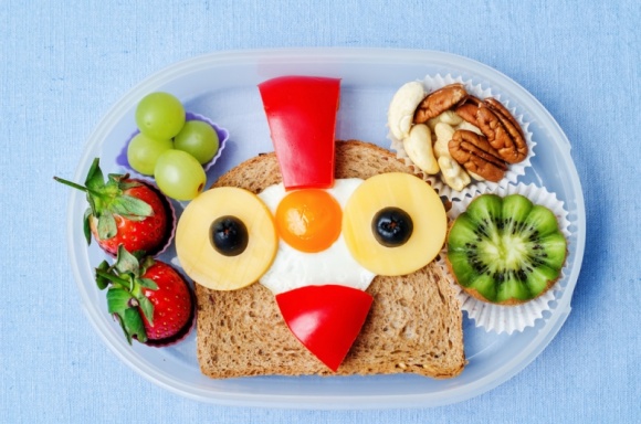 Takie drugie śniadanie to hit. Kolorowe i smaczne pomysły na szkolny posiłek Dziecko, LIFESTYLE - Pomysłami na opracowanie smacznego i zbilansowanego drugiego śniadania dzieli się Katarzyna Zadka - dietetyk, ekspert programu edukacyjnego „Żyj smacznie i zdrowo”.