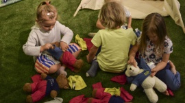 Przytul Polskę z Endo! Dziecko, LIFESTYLE - Wystawa „Przytul Polskę” jest częścią największego święta dobrego wzornictwa w Polsce – Łódź Design Festival. To przestrzeń, w której można znaleźć odpowiedzi na ważne pytania: Czy potrafimy z dystansem i sympatią pomyśleć o kraju i o tym, co dla nas oznacza bycie Polakami?