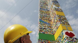 BICIE REKORDU W BUDOWANIU NAJWYŻSZEJ WIEŻY Z KLOCKÓW LEGO! Dziecko, LIFESTYLE - W parku rozrywki LEGOLAND w Billund w Danii trwa właśnie bicie rekordu świata w budowaniu najwyższej wieży z klocków LEGO®!