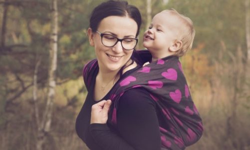 Chustonoszenie – naturalna potrzeba bliskości