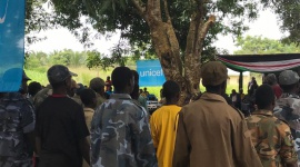 Ponad 100 dzieci zostało uwolnionych z szeregów grup zbrojnych w Sudanie Płd. Dziecko, LIFESTYLE - Yambio, Sudan Południowy, 8 sierpnia 2018 r. – Ponad 100 dzieci zostało uwolnionych z grup zbrojnych w Sudanie Południowym. Do uwolnienia doszło po raz czwarty w tym roku, zwiększając liczbę dzieci do ponad 900.