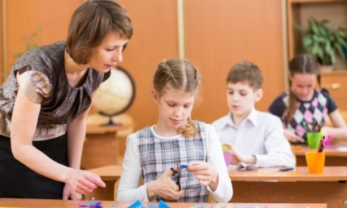 WSZECHTRONNIE ROZWIJAJĄCE ZAJĘCIA POZALEKCYJNE. JAKIE WYBRAĆ DLA SWOJEGO DZIECKA