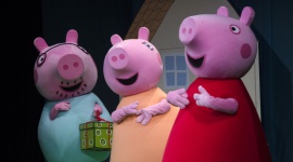 Świnka Peppa i Wielka Niespodzianka. Udane urodziny Peppy! Dziecko, LIFESTYLE - W Operze Śląskiej w Bytomiu po raz pierwszy w Polsce odbył się spektakl Świnka Peppa i Wielka Niespodzianka. Zgromadzone na widowni dzieci przeniosły się w świat dobrze znany z popularnej kreskówki.