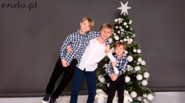 Coraz bliżej Święta - Endo odkrywa bożonarodzeniowe tajemnice! Dziecko, LIFESTYLE - Ho Ho Ho…już za chwilę Święty Mikołaj gromko zapuka do naszych drzwi, wskoczy przez zakurzony komin lub zaparkuje sanie na naszym podjeździe. Dzieci z radością go przywitają, poczęstują mlekiem i ciasteczkami, a za szczery uśmiech dostaną wymarzony prezent. Święta tuż, tuż…