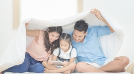 Raport LEGO Play Well Dziecko, LIFESTYLE - Rodziny, które bawią się więcej, są szczęśliwsze, ale nawet dzieci mówią, że są zbyt zajęte, by mieć czas na zabawę