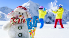 3 kroki do naprawdę udanych ferii z Plusssz Junior Dziecko, LIFESTYLE - Ferie to nie tylko czas odpoczynku – to dwa tygodnie radości i śmiechu, zwłaszcza, gdy śnieg z nieba sypie! Ekspert od zdrowia i odporności, Plusssz Junior zdradzi ci 3 niezawodne sposoby na to, aby nie przegapić ani jednego dnia zimowych zabaw.