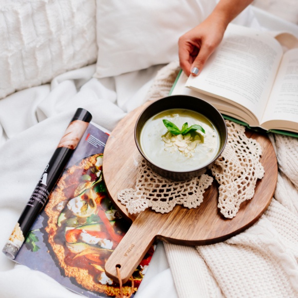 Ugotowani. Jak połączyć pracę zdalną z opieką nad dzieckiem Dziecko, LIFESTYLE - Małe dziecko to niemałe wyzwanie - nawet dla arcymistrzów planowania. Wystarczy krótkitelefon ze żłobka lub przedszkola, by zapracowanego rodzica wybić z zawodowego rytmu. Jak pogodzić opiekę nad chorym dzieckiem z koniecznością pracy zdalnej?