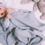 Jak przygotować się do wiosennego spaceru z maluchem?