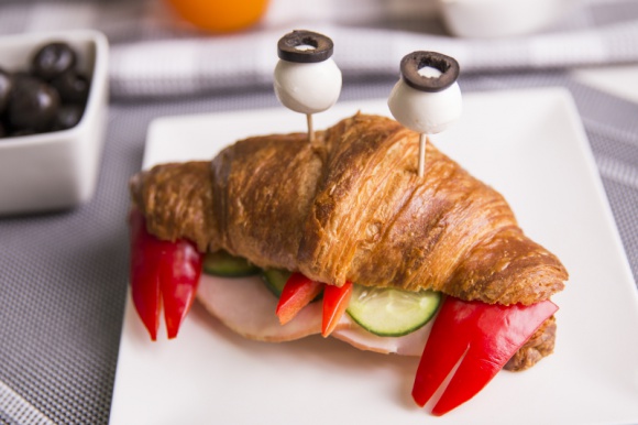 Przyjęcie z okazji Dnia Dziecka – najlepsze przepisy na udany kinderbal Dziecko, LIFESTYLE - Dzień Dziecka to jedno z najważniejszych świąt w roku – oczywiście zaraz po urodzinach. Zależy Ci, aby zabawa z okazji 1 czerwca na długo pozostała w pamięci Twojej pociechy? Przygotuj kolorowe, dziecięce dania!