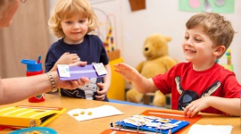 Kontynuuj naukę z metody PECS – weź udział w szkoleniu dla zaawansowanych Dziecko, LIFESTYLE - Autyzm to jedno z najpoważniejszych zaburzeń rozwojowych, które wpływa na umiejętność codziennej komunikacji. Zaawansowane sposoby pracy z PECS zostaną przedstawione na dwudniowym szkoleniu, które odbędzie się 8-9 czerwca w Poznaniu i 15-16 czerwca w Warszawie.