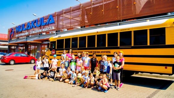 Lato w mieście – jak zagospodarować czas najmłodszych? Dziecko, LIFESTYLE - Wraz z pierwszym dniem wakacji w wielu domach pojawia się ten sam problem: jak zagospodarować dwa miesiące laby najmłodszym? Lato w mieście nie musi oznaczać czasu spędzonego przed ekranem komputera lub telewizora.