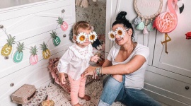 Familijny wyjazd z dzieckiem – jak się przygotować? Dziecko, LIFESTYLE - Góry czy morze, Polska czy zagranica? Niezależnie jaki kierunek obierzesz na wakacyjny wypoczynek ze swoją pociechą, pamiętaj o odpowiednim przygotowaniu się do wspólnej podróży. Dowiedz się, jak zorganizować wyjazd z dzieckiem i spędź urlop z uśmiechem.