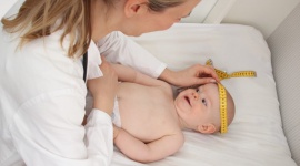 Alergia – czy to choroba, której nie da się wyleczyć? Dziecko, LIFESTYLE - Alergia, czyli nadmierna, nieprawidłowa reakcja układu immunologicznego na występujące w środowisku substancje, określane jako alergeny, które w normalnych warunkach nasz organizm powinien tolerować, może rozwinąć się w zasadzie w każdym wieku.