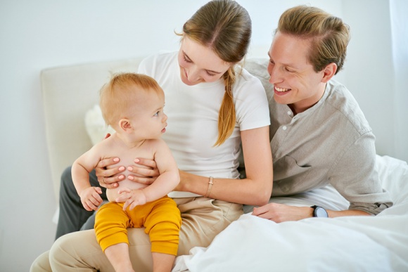 Szczęście dziecka jedną z najważniejszych wartości dla rodziców-Millenialsów Dziecko, LIFESTYLE - Jak pokazują wyniki najnowszego badania na temat szczęśliwego dzieciństwa, przeprowadzonego dla marki Bebiko 2 we współpracy z psychologiem dr Agnieszką Siedler, 93% opiekunów deklaruje, że nie ma dla nich nic ważniejszego niż szczęście dziecka.