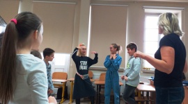 Wszechnica uczy kreatywności. Nietypowe zajęcia w białostockiej podstawówce Dziecko, LIFESTYLE - Nauka poprzez kreatywne warsztaty, a także integracja dzieci z różnych klas i nauczycieli poprzez współpracę – takie są cele Wszechnicy, praktycznych zajęć, realizowanych w Społecznej Szkole Podstawowej nr 11 w Białymstoku.