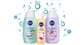 Nowe żele i mus do mycia NIVEA Baby! Dziecko, LIFESTYLE - Teraz dopełnieniem kąpielowych harców są nowe żele i mus do kąpieli NIVEA Baby pachnące żelkami, piankami czy karmelkami. To nie tylko idealne umilacze wieczornej toalety najmłodszych, ale przede wszystkim ochrona i pielęgnacja tej najdelikatniejszej skóry.