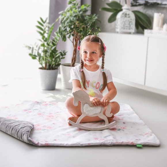 Modne i praktyczne dodatki dla maluszka Dziecko, LIFESTYLE - Modne wzory często przemijają, jednak niektóre są ponadczasowe. Są też takie, które wywołują w nas cudowne wspomnienia, które kojarzą się nam z własnym dzieciństwem.