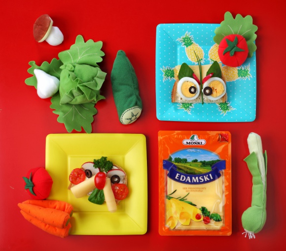 Gotowanie z dziećmi - jak zaangażować najmłodszych do wspólnego gotowania? Dziecko, LIFESTYLE - Chcesz zaangażować swoje dzieci do wspólnego przyrządzania posiłków? Najlepiej zacznij angażować je w gotowanie już od małego. Przedstawiamy listę czynności dostosowanych do wieku i umiejętności maluchów.