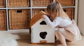 NOWOŚĆ! Wspieraj malucha w nauce gryzienia z pysznymi chrupeczkami BoboVita Bio Dziecko, LIFESTYLE - Chrupeczki BoboVita Bio w zabawnych kształtach dopasowanych do małej rączki to dla dziecka wsparcie w nauce gryzienia. Odkryj gotowe do schrupania propozycje, które maluch może samodzielnie chwycić i zajadać, gdzie tylko zechce!