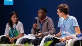 Dzieci mówią o swoich prawach i przyszłości Dziecko, LIFESTYLE - Problemy zdrowia psychicznego, dyskryminacja, zmiany klimatu i brak perspektyw to obecnie jedne z największych problemów młodych ludzi żyjących w Unii Europejskiej. Taki wniosek płynie z konsultacji przeprowadzonych z grupą 10 000 dzieci.