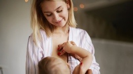 Dlaczego karmienie piersią ma tak duży wpływ na odporność dziecka? Dziecko, LIFESTYLE - Czynnikami wspierającymi budowanie mocnej odporności dziecka są m.in. odpowiednia dieta i skład mikrobioty jelitowej.