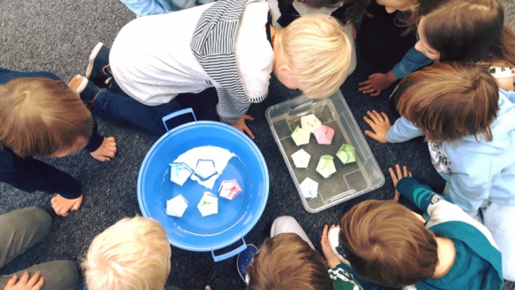 CZEGO POWINNY UCZYĆ SIĘ NASZE DZIECI, ABY ODNOSIĆ SUKCESY? Dziecko, LIFESTYLE - Zapamiętywanie dat, nazwisk, wzorów to odwieczna zmora uczniów. Zdobyta w szkolnych latach wiedza bywa mało użyteczna w życiu dorosłym.