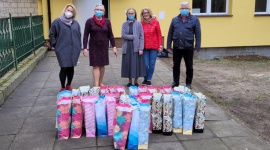Zajączek wielkanocny zawitał do świetlicy Caritas w Otwocku Dziecko, LIFESTYLE - Podopieczni Świetlicy Profilaktyczno-Opiekuńczej Caritas Diecezji Warszawsko-Praskiej w Otwocku otrzymali przedświąteczne upominki. Za niespodzianką, w której zajączek przyniósł prezenty dla dzieci i młodzieży, stoi lokalne przedsiębiorstwo – Amest Otwock Sp. z o.o.