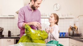 Co warto robić, by Dzień bez Śmiecenia trwał cały rok? Dziecko, LIFESTYLE - Wpływ śmieci na środowisko naturalne i segregacja odpadów to tematy, które cały czas wymagają edukacji i kształtowania właściwych nawyków – nie tylko z okazji odbywającego się corocznie w maju Dnia bez Śmiecenia.