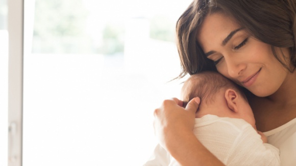 Co robić, kiedy mama chce, a nie może karmić wyłącznie piersią? Dziecko, LIFESTYLE - Przyszłe mamy zazwyczaj planują jeden sposób żywienia swojego maleństwa – karmienie piersią lub, jeśli nie będzie to możliwe, mlekiem modyfikowanym. Istnieje jednak jeszcze trzecia alternatywa – karmienie mieszane.