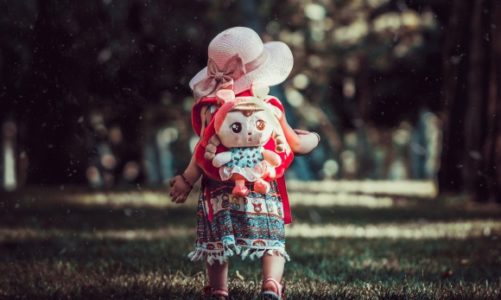 O czym trzeba pamiętać, planując wycieczkę z niemowlęciem?